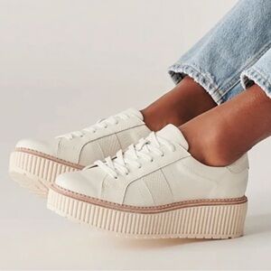Dolce Vita Tiger Sneakers - Women’s White Leather Sneaker, Tan Platform. Sz 9.5